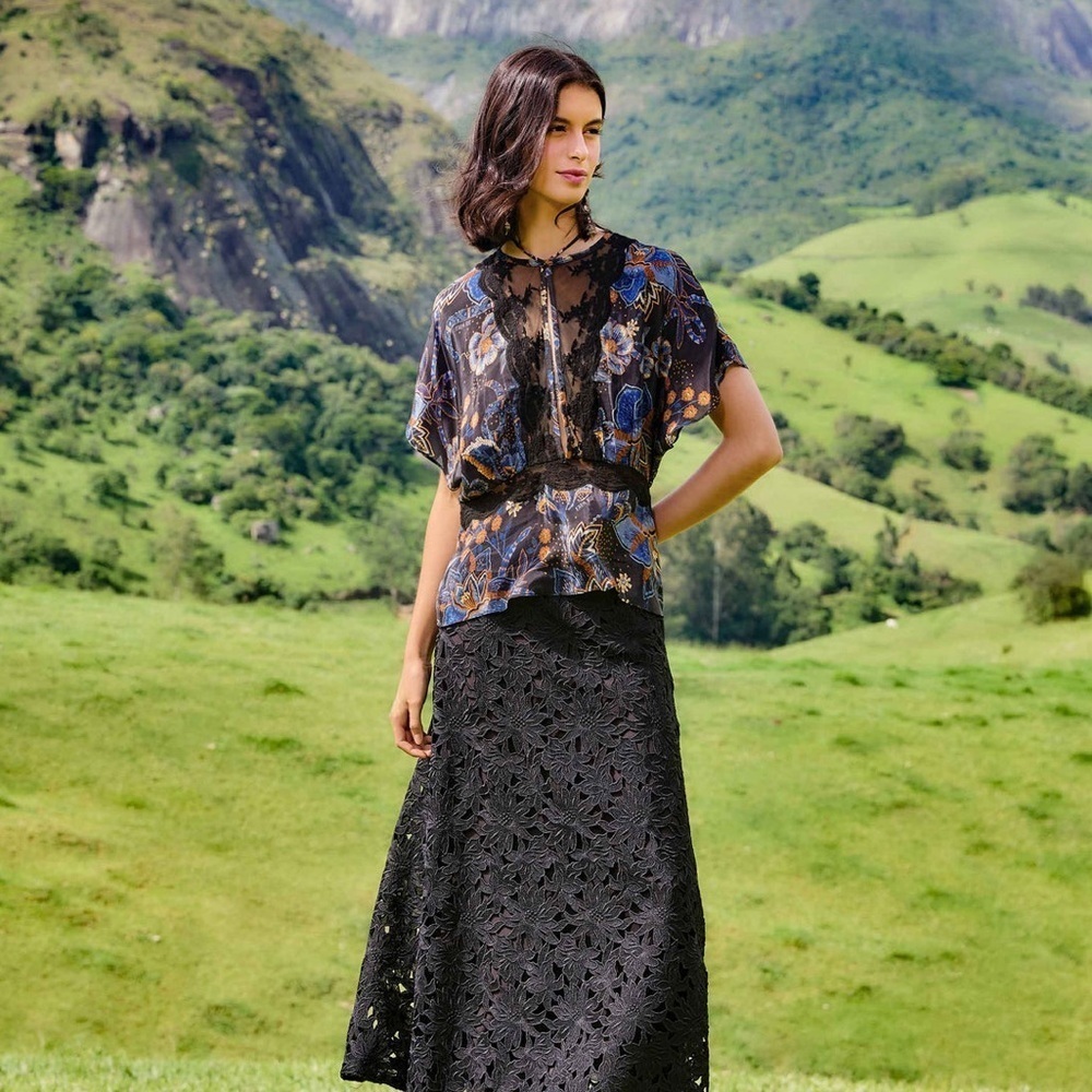 Farm Rio: Black Snakes Bouquet Blouse - Picture 5 of 11